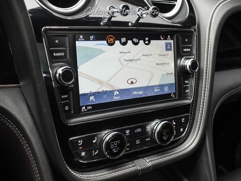 Used 2017 Bentley Bentayga AWD/4WD image 16