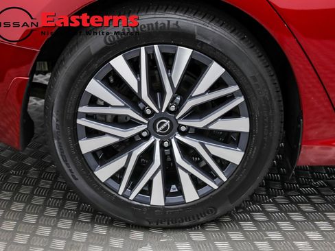 Used 2023 Nissan Altima 2.5 SV w/ SV Premium Package FWD image 28