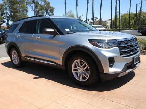 Certified 2025 Ford Explorer Active RWD image 6