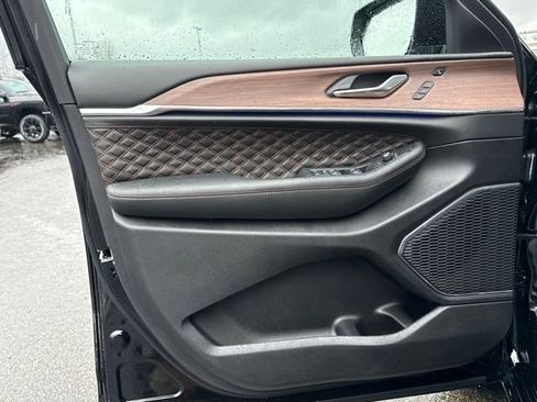 New 2025 Jeep Grand Cherokee L Summit w/ Obsidian Package AWD/4WD image 18