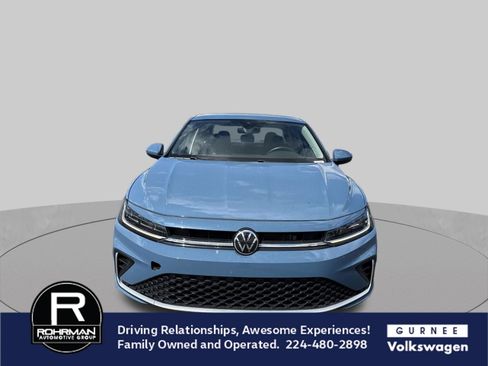 Used 2025 Volkswagen Jetta SE FWD image 3