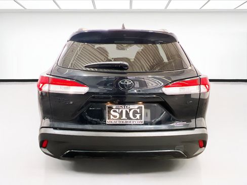 Used 2022 Toyota Corolla Cross LE w/ Moonroof Package FWD image 5