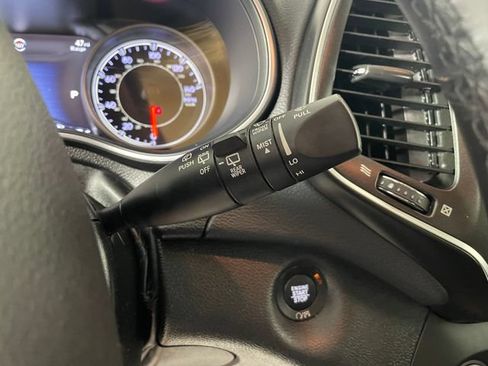 Used 2019 Jeep Cherokee Trailhawk AWD/4WD image 15