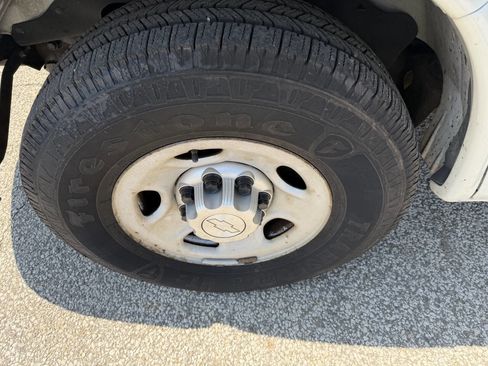 Used 2015 Chevrolet Express 2500 RWD image 11