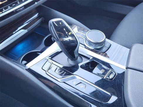 Used 2023 BMW 530e xDrive image 21