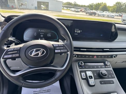 Used 2025 Hyundai Palisade SEL FWD image 16