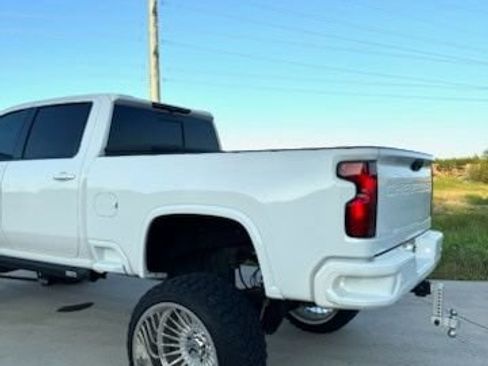 Used 2024 Chevrolet Silverado 2500 LTZ w/ LTZ Convenience Package AWD/4WD image 2