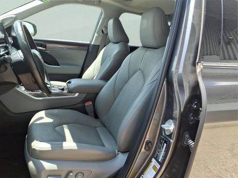 Used 2022 Toyota Highlander Limited AWD/4WD image 12