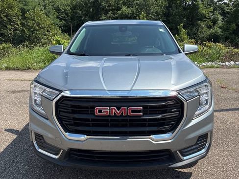 Used 2023 GMC Terrain SLE AWD/4WD image 2