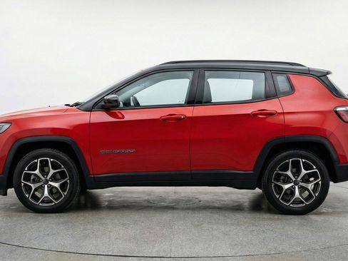 Used 2025 Jeep Compass Limited image 5