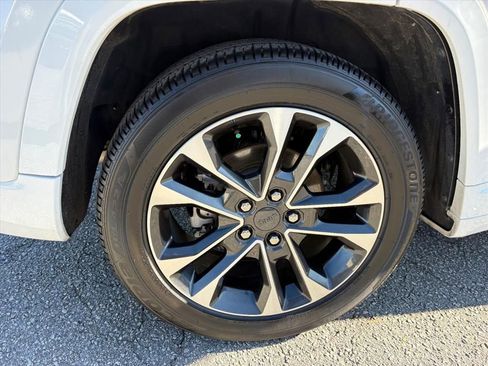 Used 2023 Jeep Grand Cherokee Overland w/ Adv Protech Group III image 24