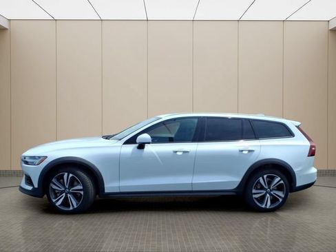New 2026 Volvo V60 B5 Cross Country Plus w/ Climate Package AWD/4WD image 5