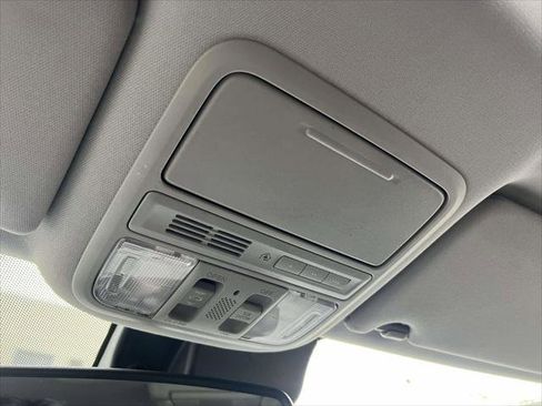 Used 2018 Honda Pilot Touring image 35