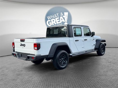 Used 2023 Jeep Gladiator Sport image 9