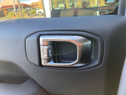 Used 2025 Jeep Wrangler Unlimited Rubicon image 11