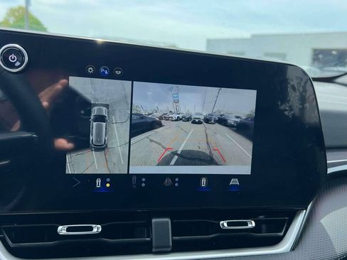 Used 2026 Chevrolet Equinox LT w/ Safety and Technology Package FWD image 29