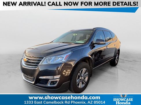 Used 2017 Chevrolet Traverse LT FWD image 1