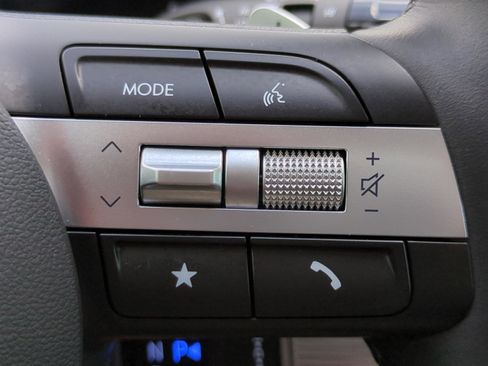 Certified 2025 Hyundai Tucson Limited FWD image 23
