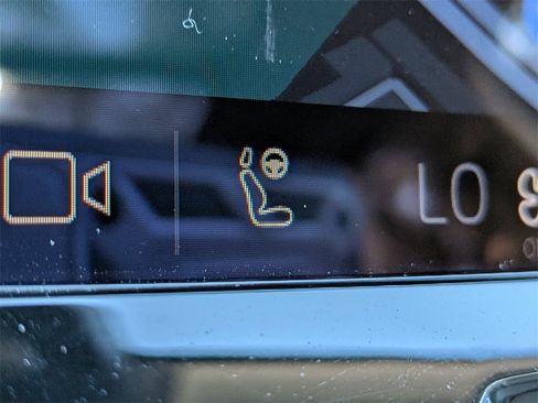 Certified 2023 Volvo XC60 B5 Ultimate w/ Protection Package Premier image 26