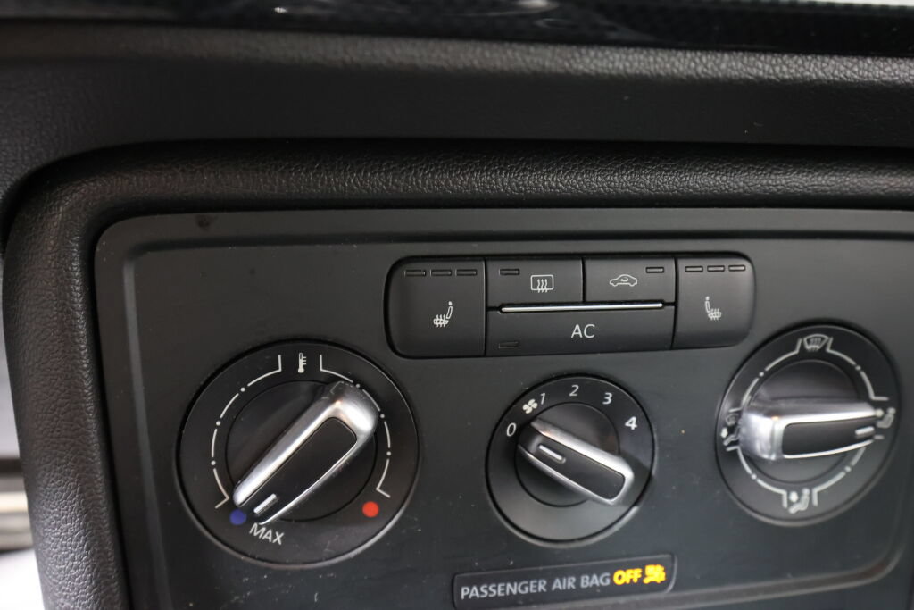 Used 2012 Volkswagen Beetle 2.0T FWD image 28