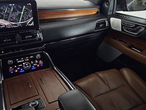 Used 2019 Lincoln Navigator Reserve w/ Cargo Package AWD/4WD image 10