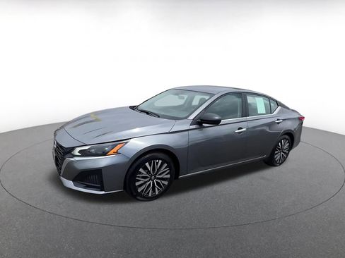 Used 2025 Nissan Altima 2.5 SV image 8