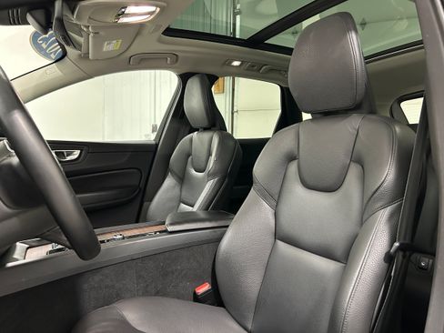 Used 2023 Volvo XC60 B5 Plus AWD/4WD image 25