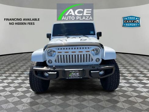 Used 2016 Jeep Wrangler Unlimited Sahara AWD/4WD image 3