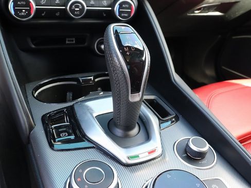 Used 2022 Alfa Romeo Giulia Veloce image 27