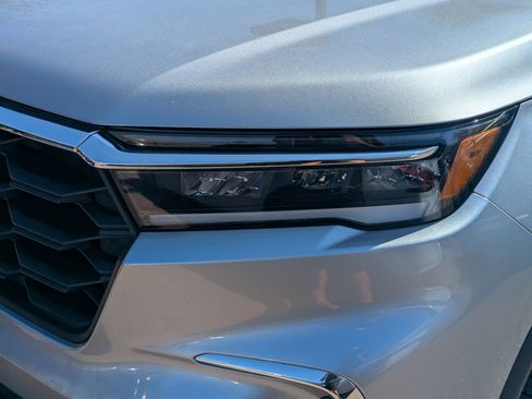 Used 2025 Honda Pilot EX-L image 11