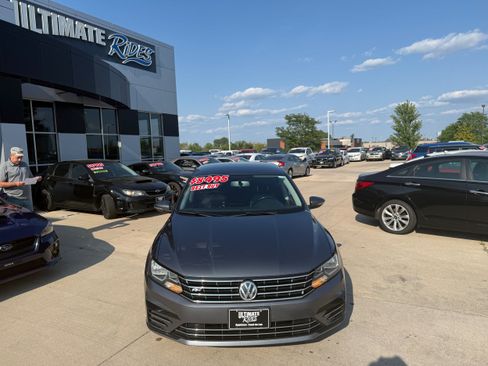 Used 2017 Volkswagen Passat 1.8T R-Line FWD image 2