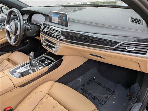 Used 2022 BMW 740i xDrive w/ M Sport Package AWD/4WD image 24