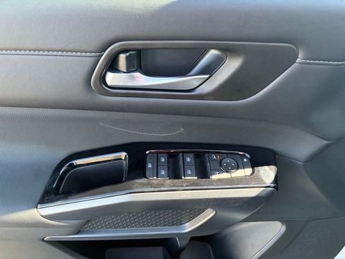 New 2026 Nissan Pathfinder SL image 13