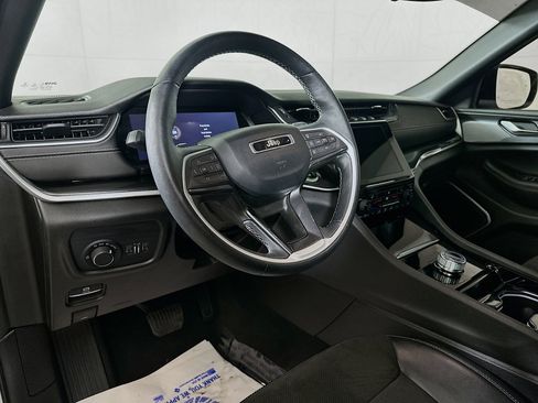 Used 2022 Jeep Grand Cherokee L Laredo image 9