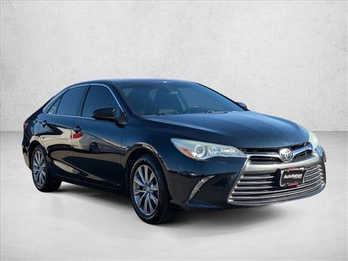 Used 2016 Toyota Camry XLE w/ Moonroof Package image 3