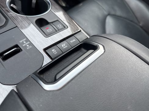 Used 2021 Toyota Highlander Limited image 25