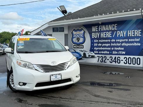 Used 2017 Toyota Sienna XLE w/ XLE Navigation Package FWD image 1