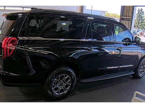 Used 2025 Ford Expedition Max Active AWD/4WD image 3