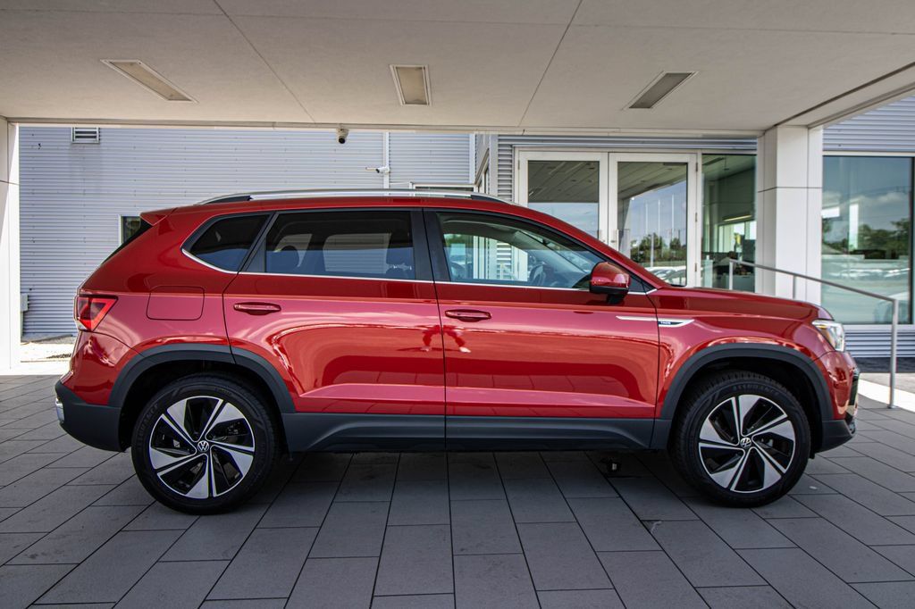 Certified 2024 Volkswagen Taos SE AWD/4WD image 3