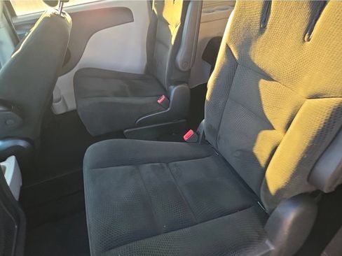 Used 2016 Dodge Grand Caravan SXT w/ Rear Park Assist Package FWD image 7