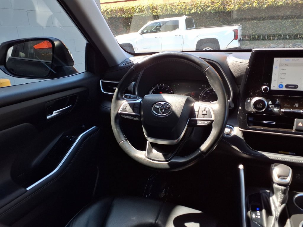 Certified 2023 Toyota Highlander XLE AWD/4WD image 24