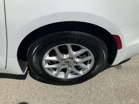Used 2022 Chrysler Pacifica Touring-L FWD image 20