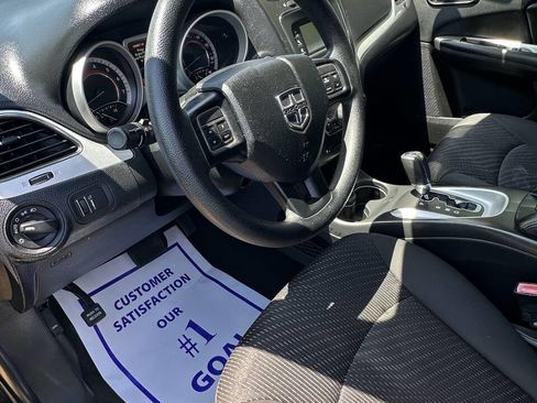 Used 2017 Dodge Journey SE w/ Flexible Seating Group image 15