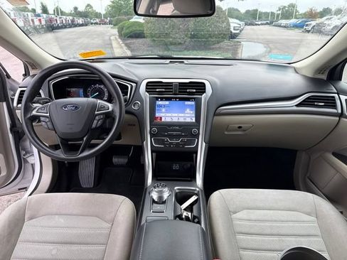 Used 2019 Ford Fusion SE FWD image 24