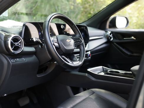 Used 2025 Chevrolet Equinox LT w/ Convenience Package II FWD image 9