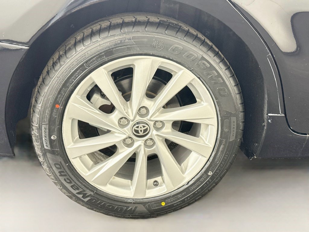 Used 2021 Toyota Camry LE FWD image 31