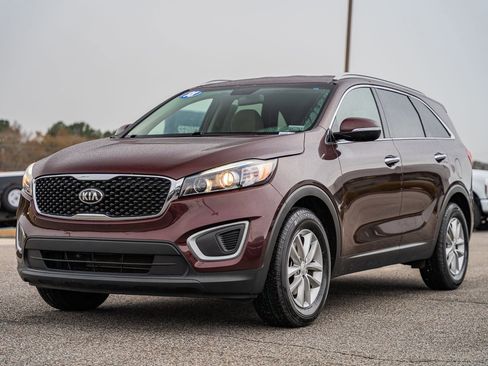 Used 2018 Kia Sorento LX image 3