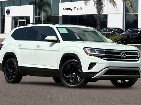 Used 2023 Volkswagen Atlas SE w/ Panoramic Sunroof Package FWD image 2