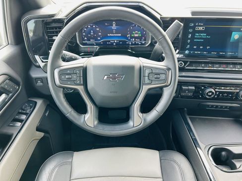 Used 2025 Chevrolet Silverado 2500 ZR2 image 17