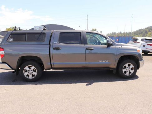 Used 2015 Toyota Tundra SR5 w/ SR5 Upgrade Package AWD/4WD image 4